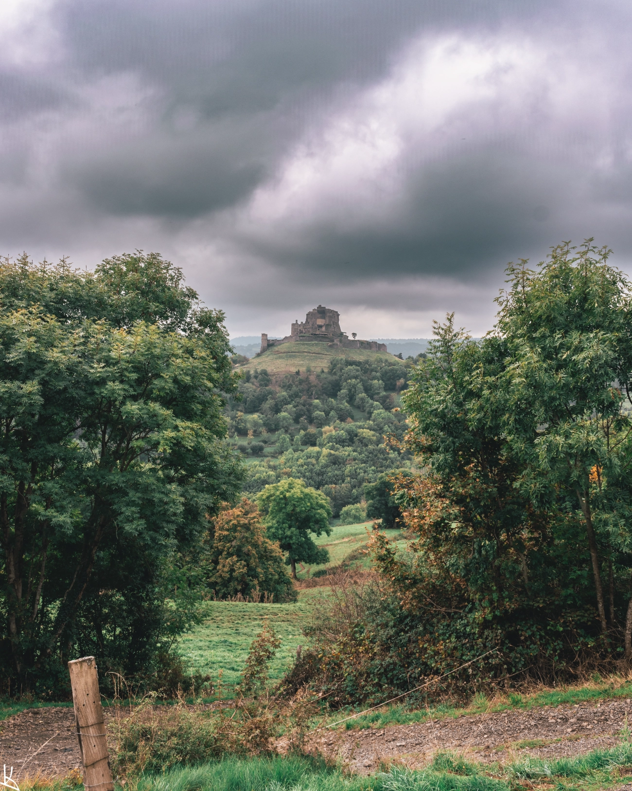 Depuis les Chaumes - le château de Murol